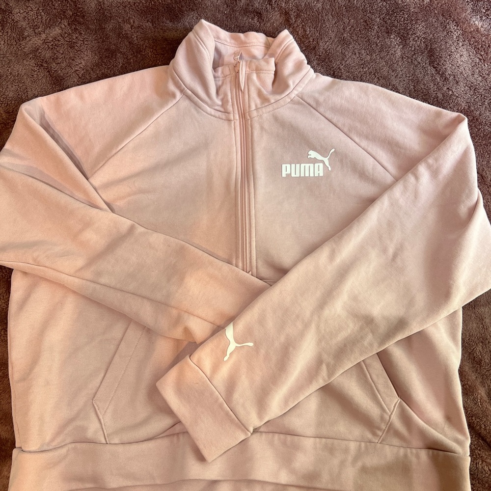Light pink Puma cropped pullover sweater. Women’s Large. Worn once.
